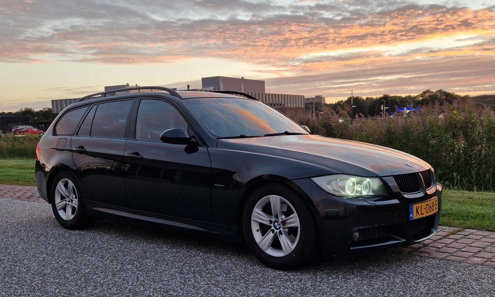 BMW 3-Serie 325i Touring, NIEUWE APK, Auto's, Xenon verlichting, Achterwielaandrijving, Zwart, 2497 cc