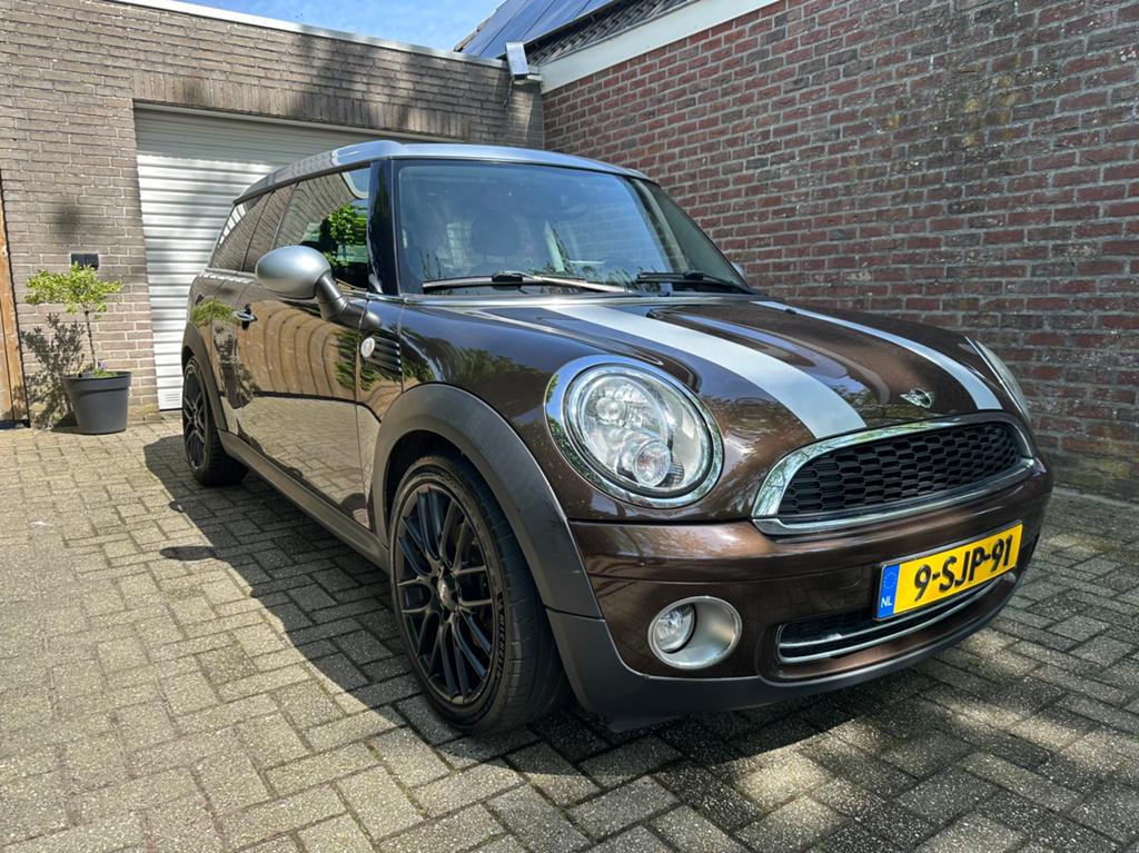 Mini Clubman 1.6 16V Cooper 2008 Bruin, Auto's, Mini, Voorwielaandrijving, 4 cilinders, Bruin, 4 stoelen