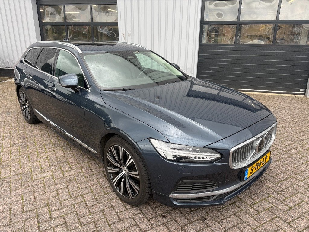 Volvo V90 2.0 T6 Recharge AWD Inscription Pano. I 360 cam I, Auto's, Automaat, 4 cilinders, Blauw, Plug-in hybride