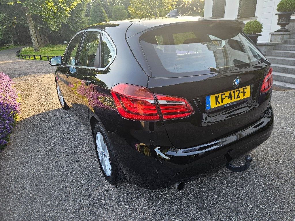 BMW 218i Active Tourer Automaat | 1e eig, nw accu, APK2027, 1345 kg, Euro 6, Zwart, Origineel Nederlands