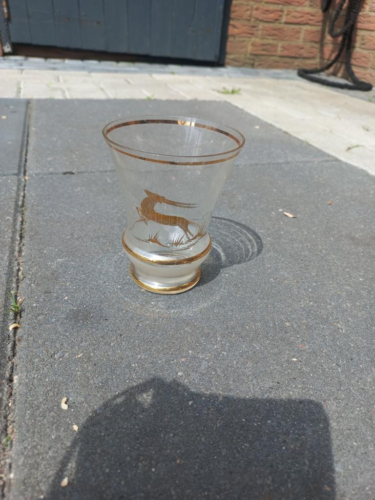 Vintage glaasje met hertenprint en gouden rand, Antiek en Kunst, Antiek | Glas en Kristal, Ophalen of Verzenden