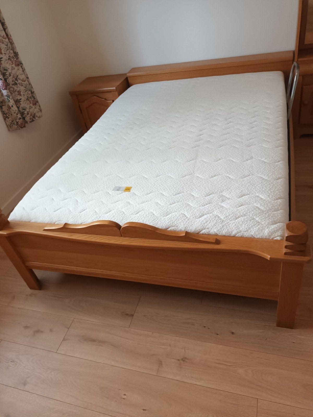 Ledikant met matras, nachtkastjes en twee kasten, Ophalen, Gebruikt