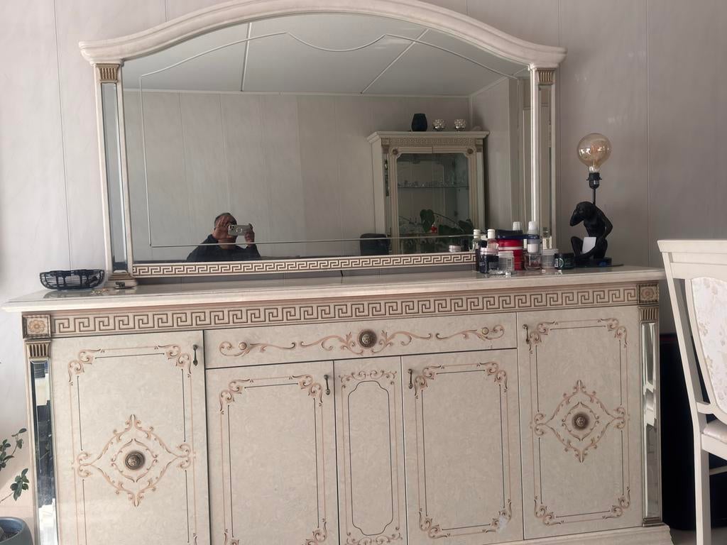 Elegante dressoir met spiegel en vitrinekast, Ophalen