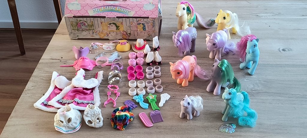 9 x My little pony G1 met draagkoffer en accesoires, Kinderen en Baby's, Speelgoed | My Little Pony, Ophalen of Verzenden, Gebruikt