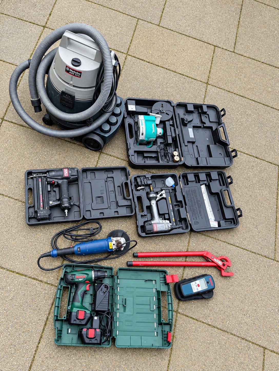 Diverse gereedschap: tackers, stofzuiger, buigijzer, laser, Ophalen of Verzenden, Gebruikt, Tacker/nietmachine, Bosch