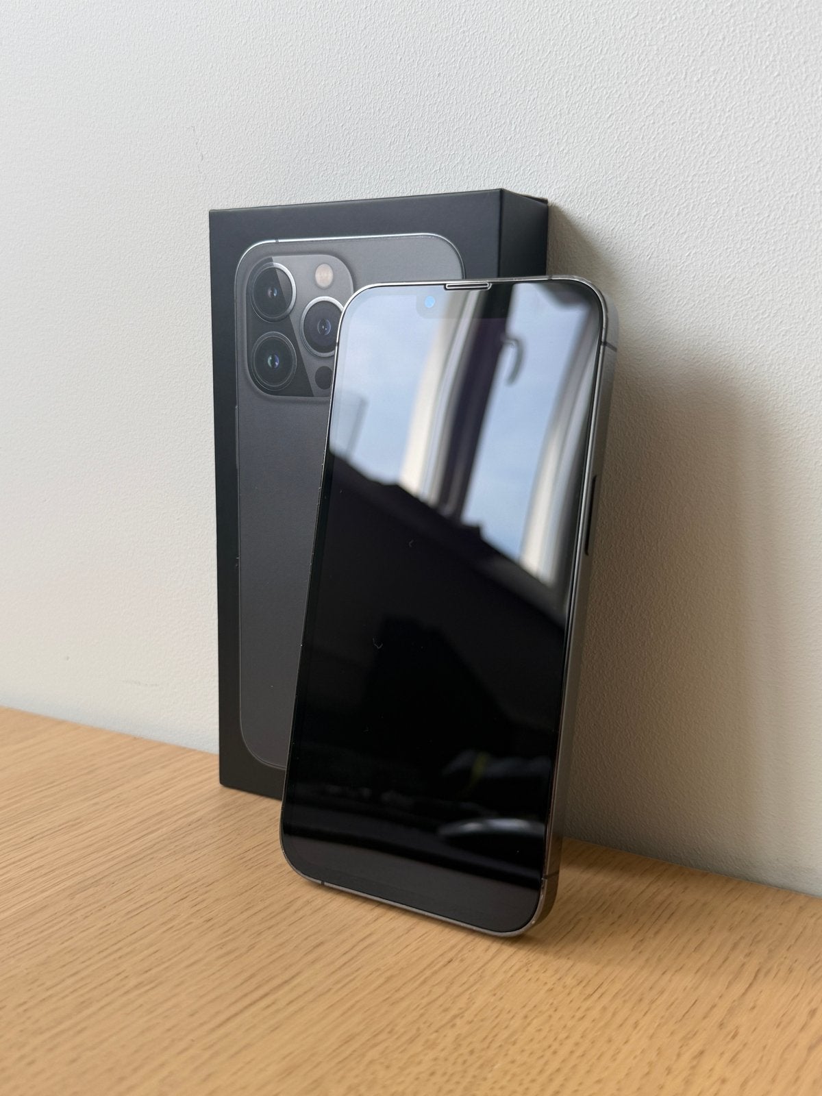 Foto 2 van Apple iPhone 13 Pro - Zo goed als nieuw - 100% batterij
