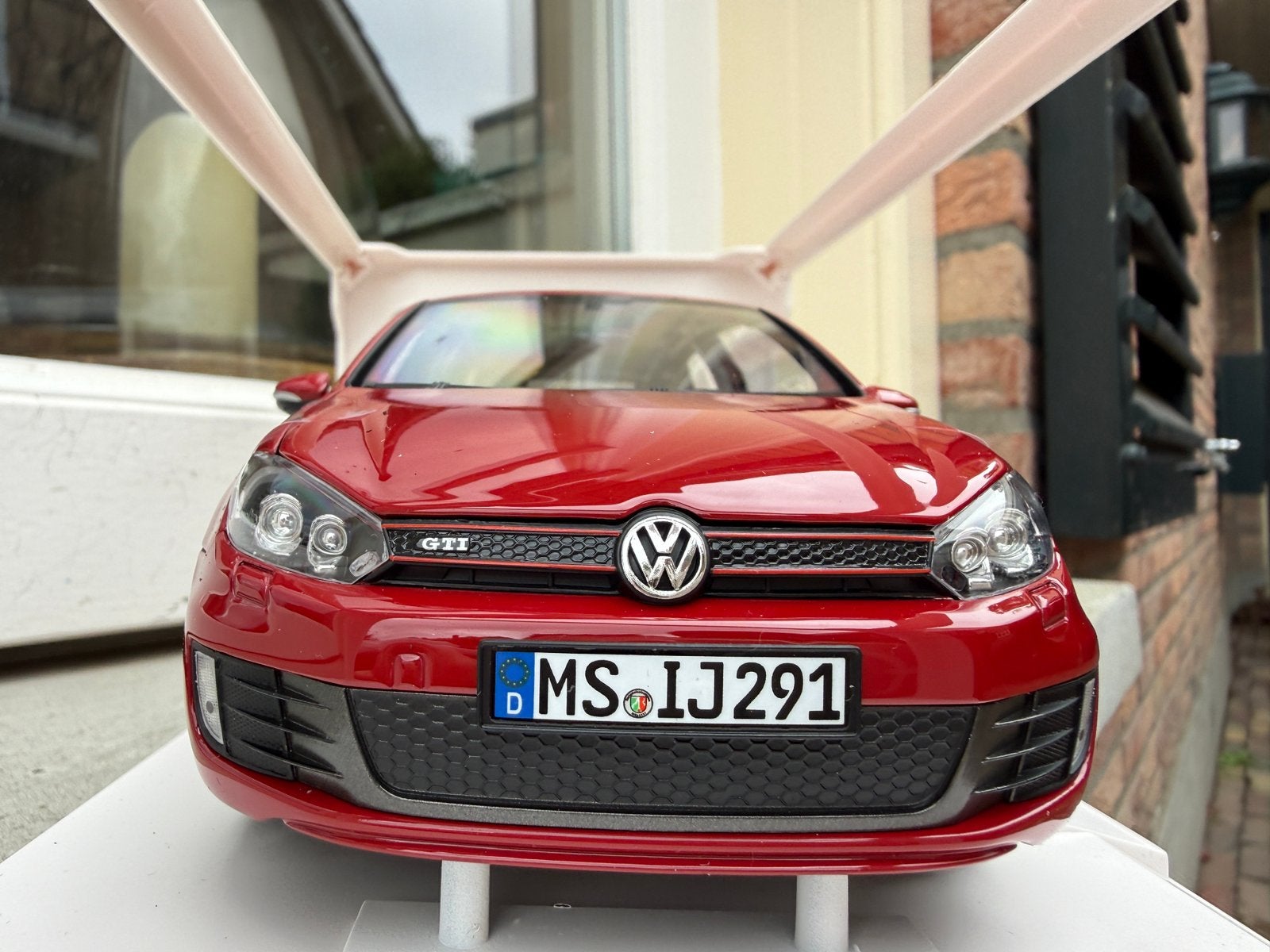 1:18 Volkswagen Golf GTi MK6 Tornado red 2009 Norev 188504, Hobby en Vrije tijd, Auto, Norev, 70-72 Av. de Bohlen, Vaulx-en-Velin, 69120, France