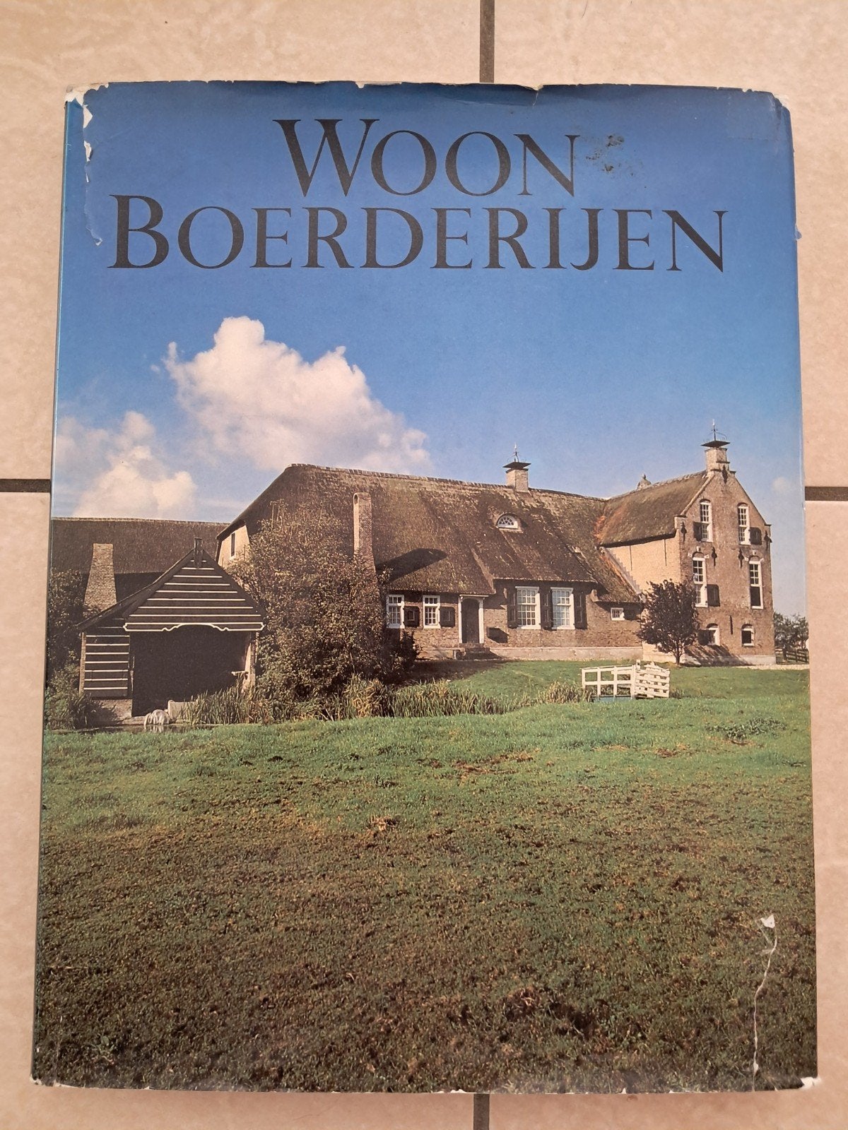 Woonboerderijen: Een kijkje in het landelijke leven, Ophalen of Verzenden, Gelezen, Onbekend, Interieur en Design