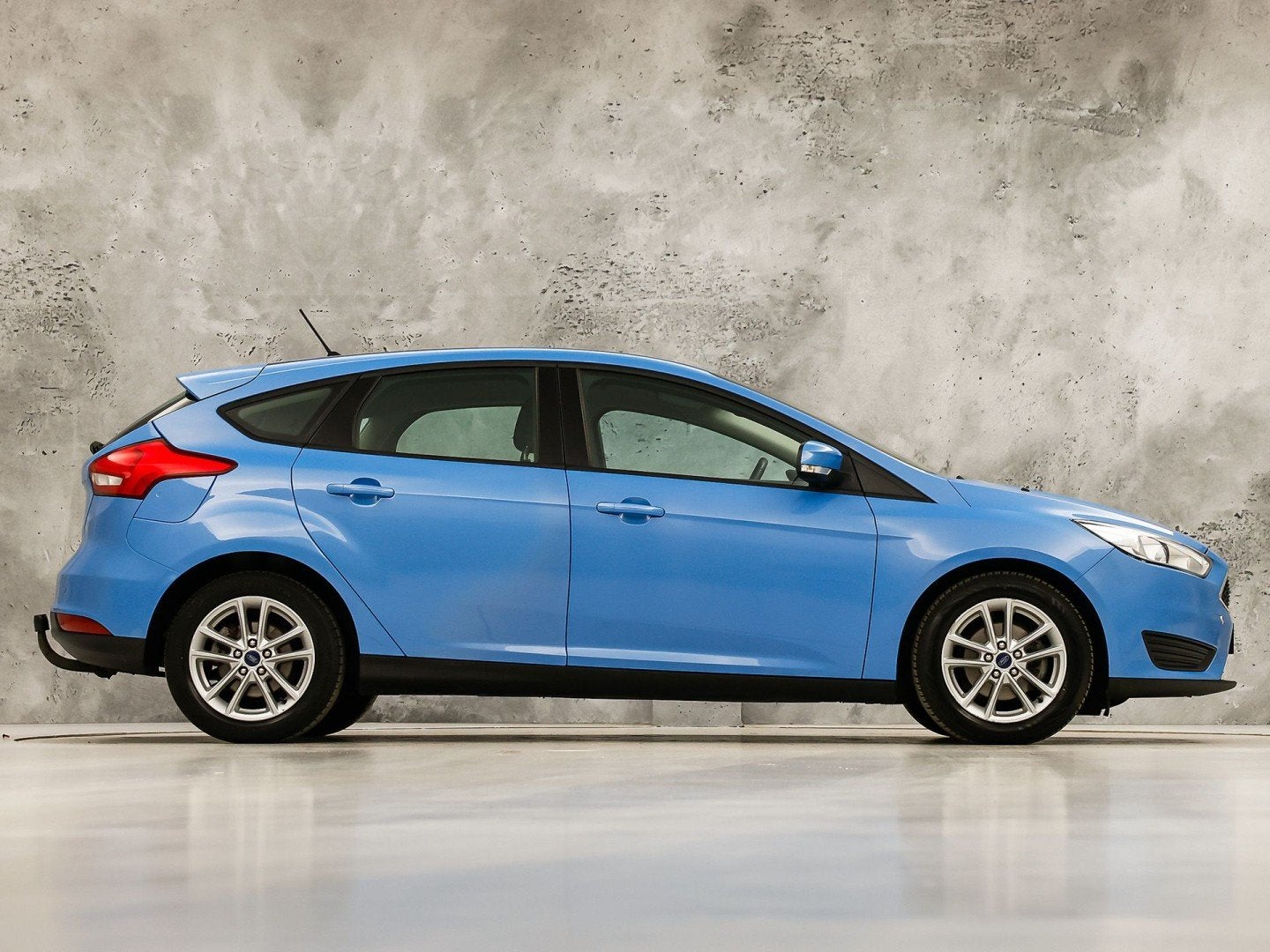 Foto 4 van Ford Focus 1.0 Sport (NAVIGATIE, LM VELGEN, PARKEERSENSOREN,