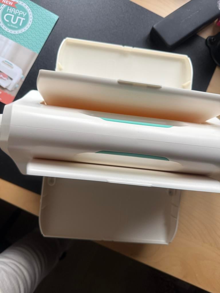 Artemio Happy Cut A4 Snij- en Embossingmachine, Ophalen, Zo goed als nieuw
