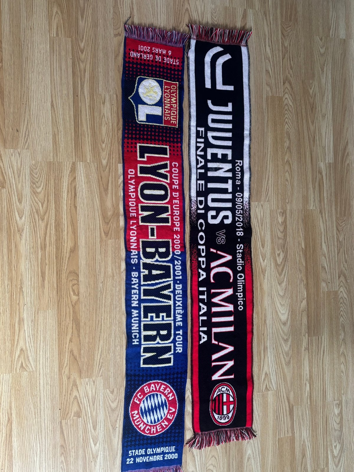 Vintage Officiële Wedstrijd Sjaals - Juventus & Lyon, Verzamelen, Ophalen of Verzenden, Gebruikt, Buitenlandse clubs, Vaantje of Sjaal