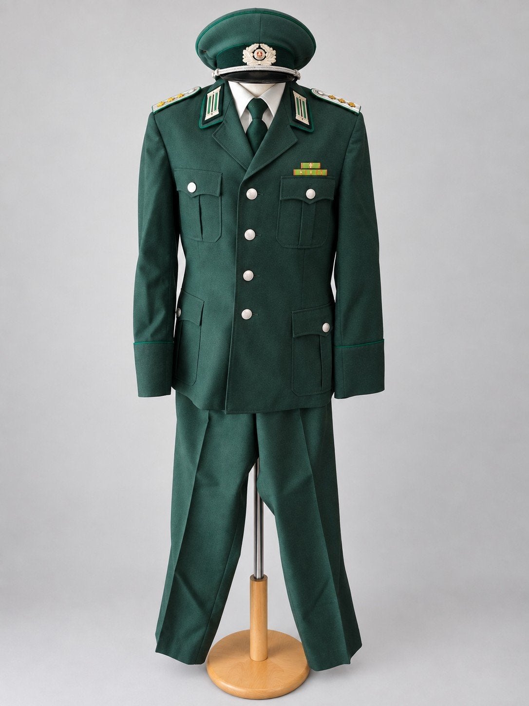 DDR Volkspolizei Hauptmann uniform compleet met pet, Ophalen of Verzenden, Landmacht, Duitsland, Kleding of Schoenen