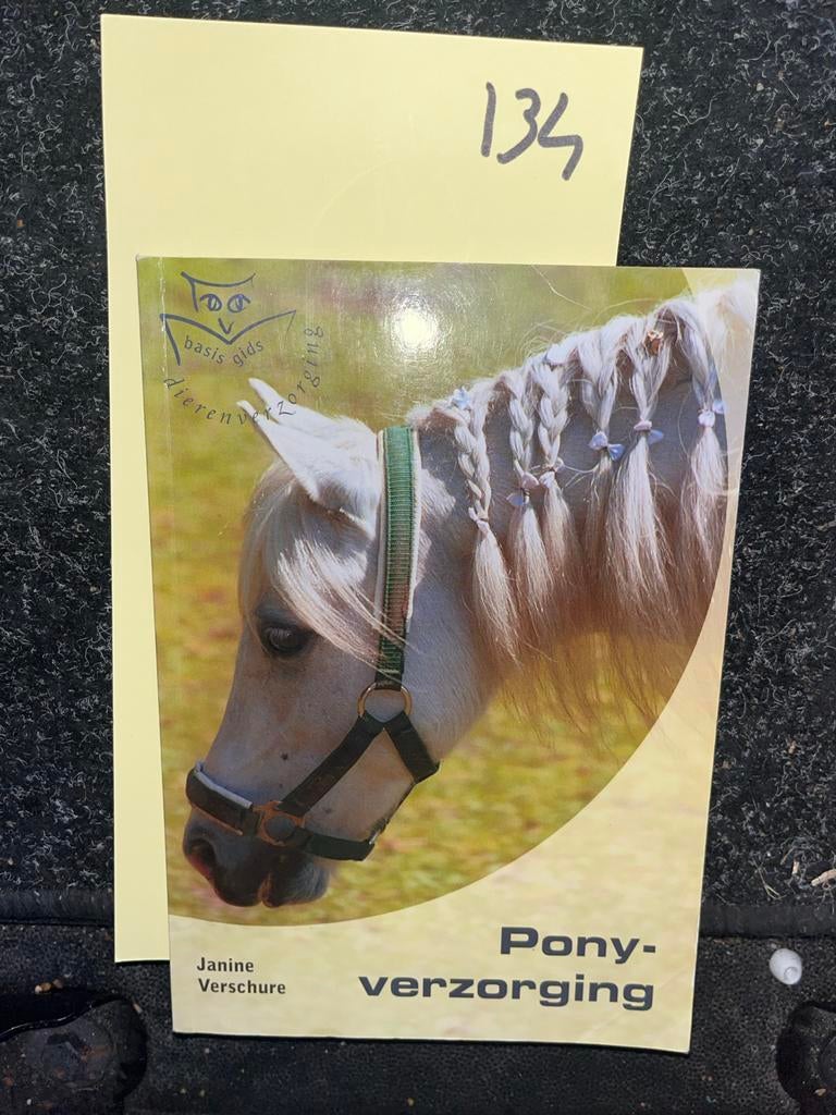 Pony-verzorging: Basisgids Dierenverzorging, Ophalen of Verzenden, Zo goed als nieuw, Paarden of Pony's