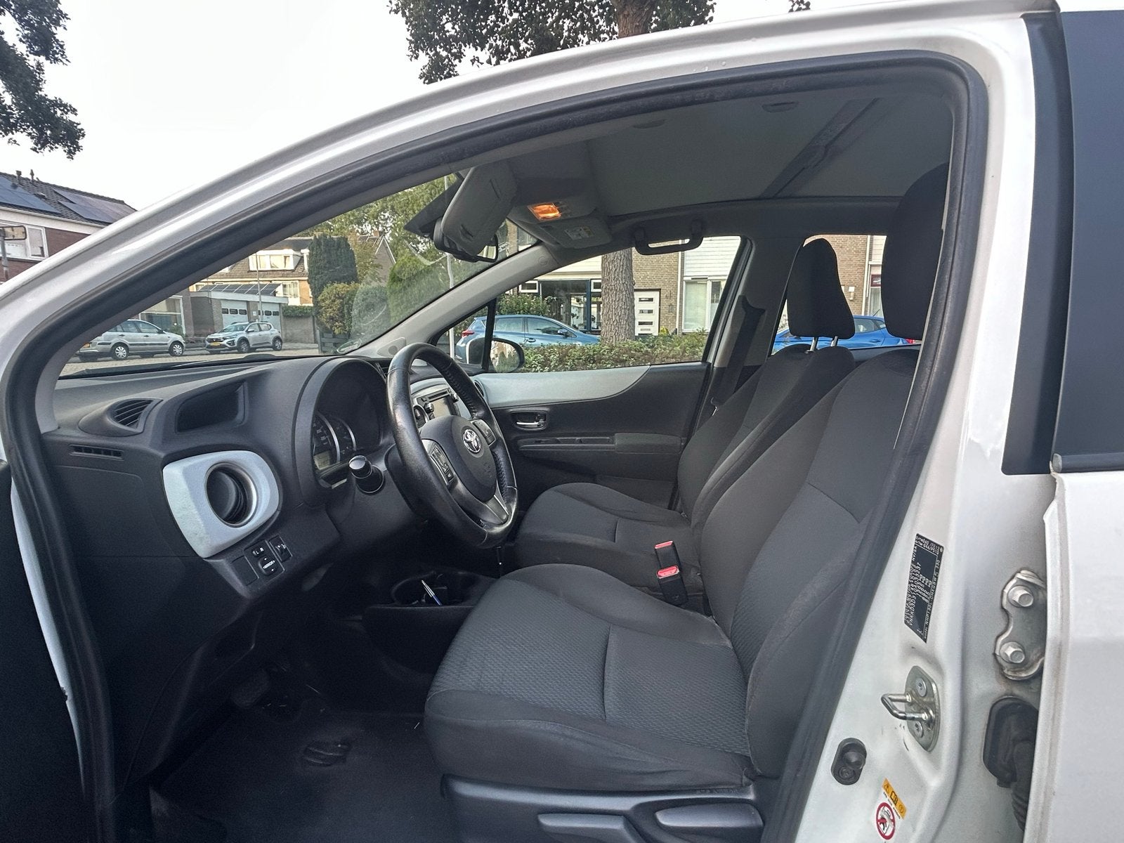 Foto 7 van Toyota Yaris 1.5 Full Hybrid 5DR 2013 apk 2027