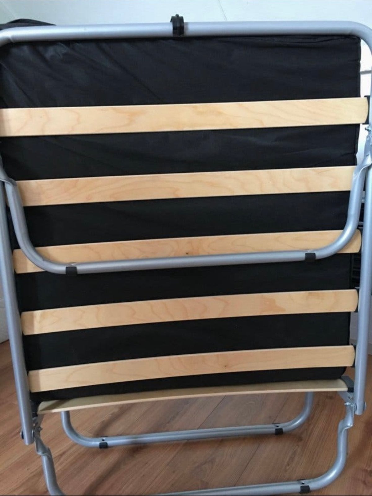 Opvouwbaar logeerbed met lattenbodem, Eenpersoons, Zo goed als nieuw, 80 cm, Metaal