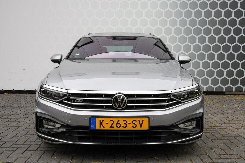 Volkswagen Passat Variant 1.5 TSI Business Pano Trekhaak, 4 cilinders, 150 pk, Origineel Nederlands, 1379 kg