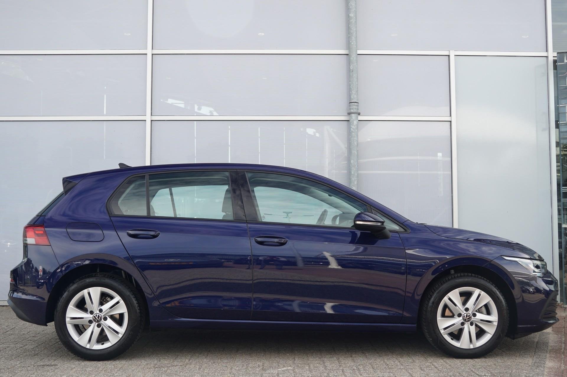 Volkswagen Golf 1.0 eTSI 110pk DSG Life | Navigatie | Apple, 12 maanden, Stof, Gebruikt, Blauw