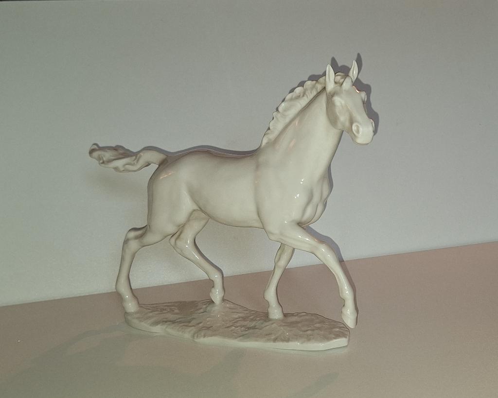 Hutschenreuther porseleinen beeld van een dravend paard, Ophalen of Verzenden