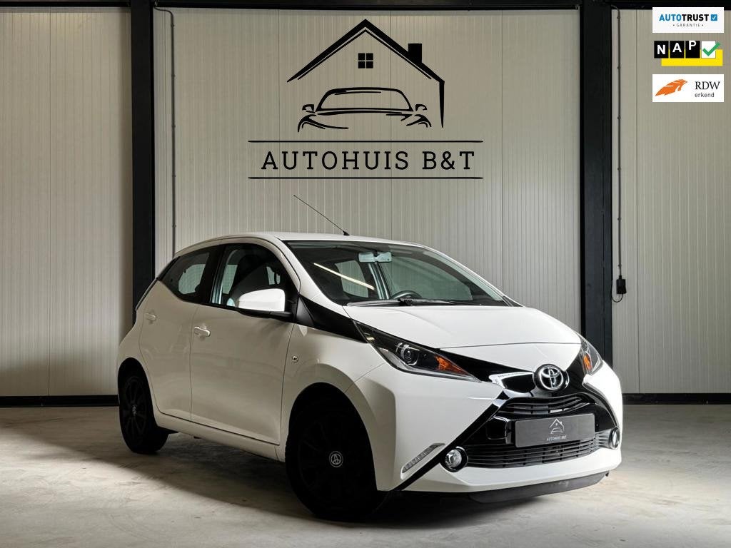 Toyota Aygo 1.0 VVT-i x-play, Voorwielaandrijving, Dealer onderhouden, Stof, Gebruikt