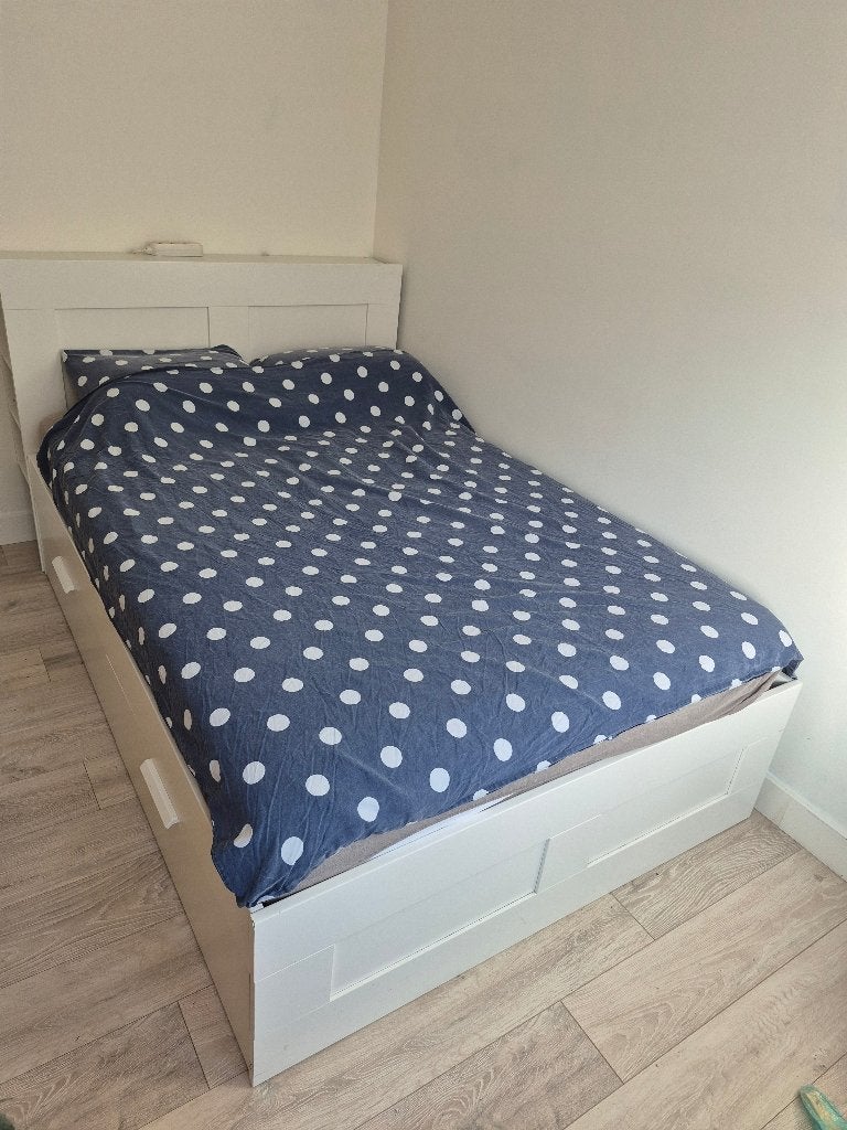 Brimnes bed (140) met hoofdeinde, Huis en Inrichting, Slaapkamer | Bedden, Ophalen, Gebruikt, Wit, Tweepersoons