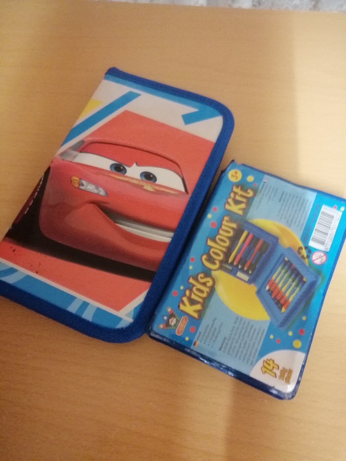 Kleurpotloden, nachtlampje en waterpistool alles €8, Ophalen