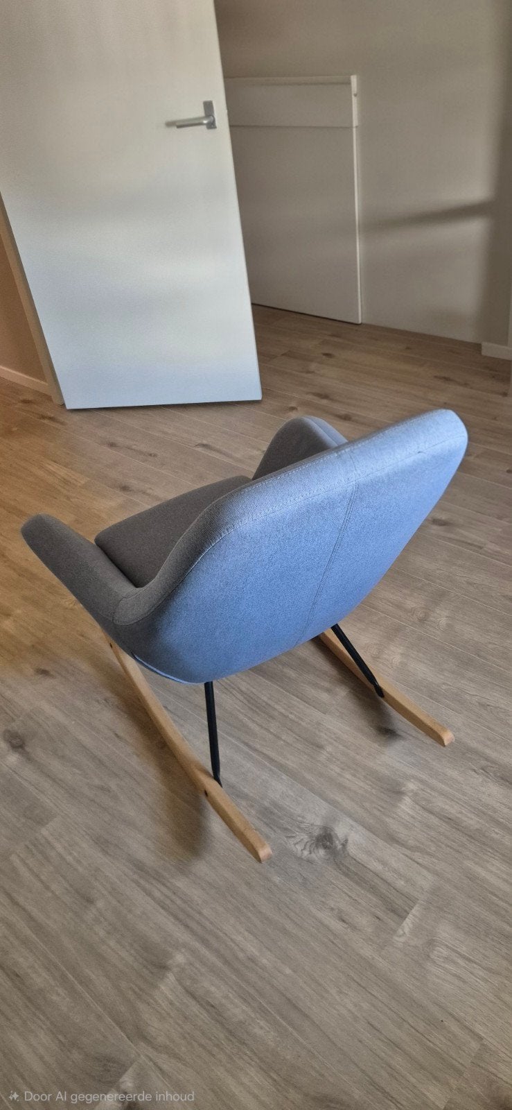 Comfortabele Jysk Nebel schommelstoel, Huis en Inrichting, Ophalen, Overige kleuren, Modern, Scandinavisch, Zo goed als nieuw