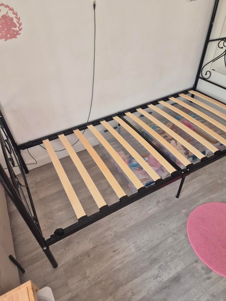 Zwart metalen hemelbed met lattenbodem, Ophalen, Gebruikt, 90 cm, Eenpersoons