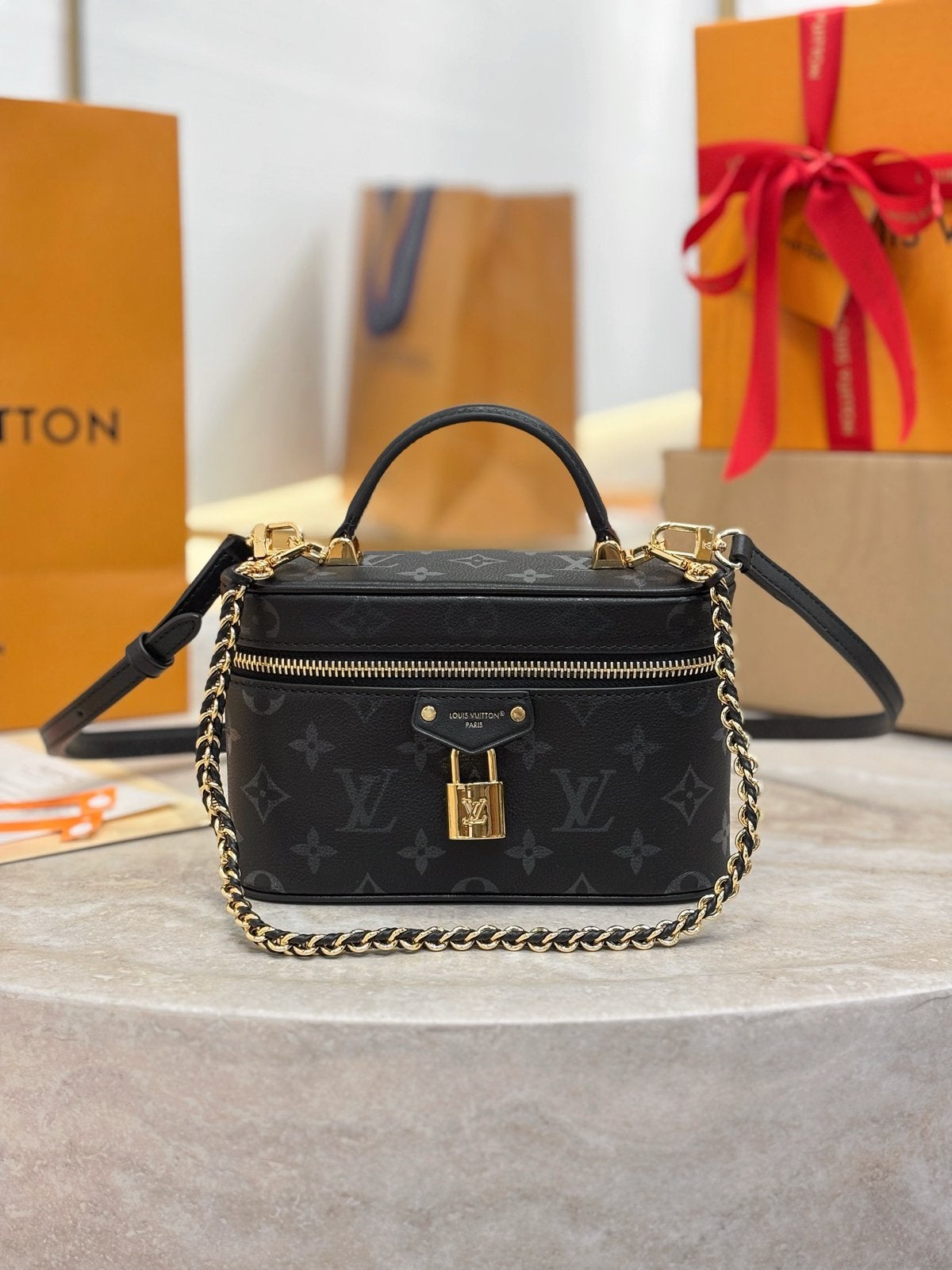 Louis vuitton vanity chain pouch, Ophalen of Verzenden, Zo goed als nieuw, Bruin, Schoudertasje