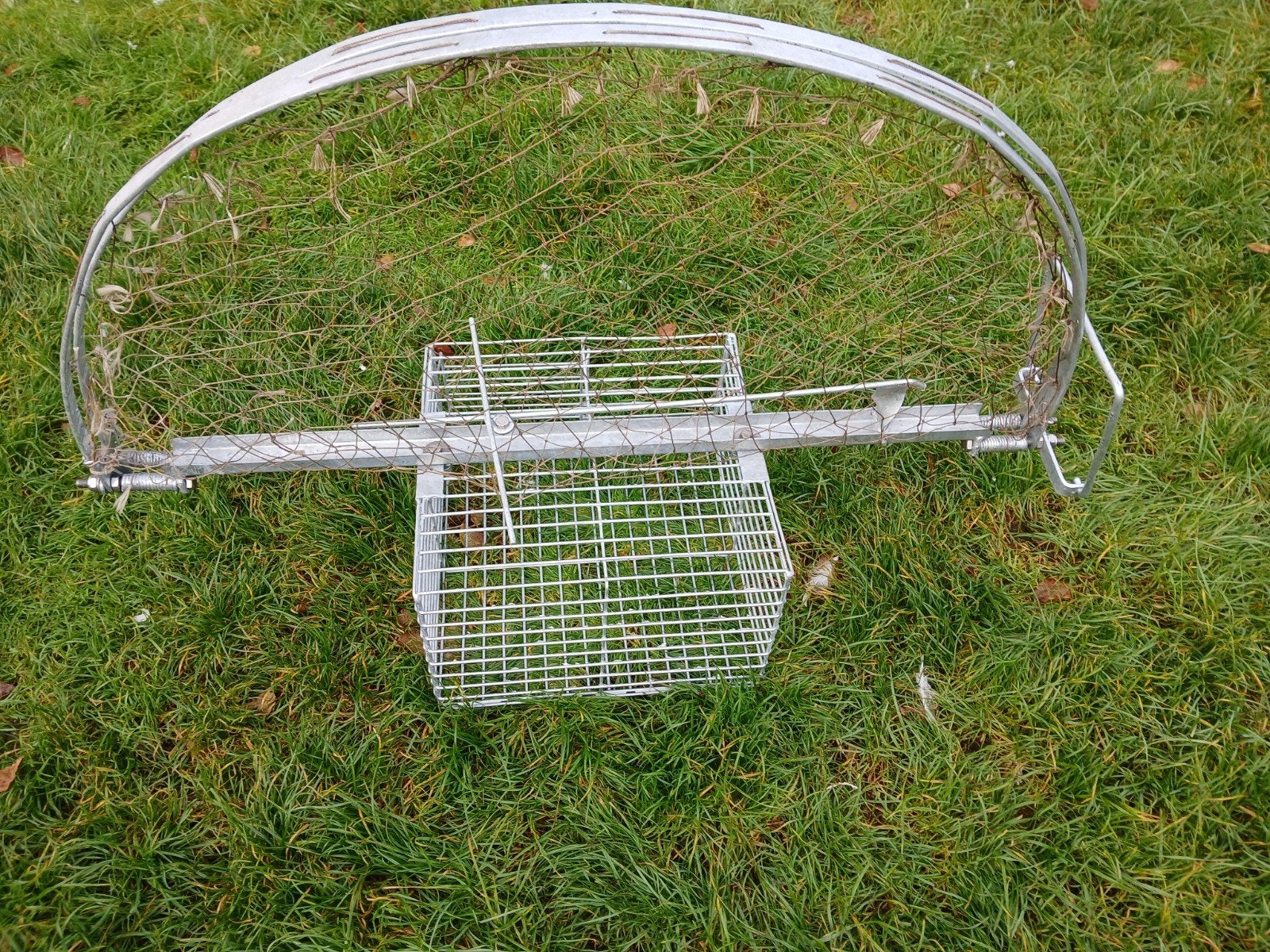Grote klapval met kooi voor levend lokaas voor grote vogels, Ophalen, Metaal, Vogelkooi