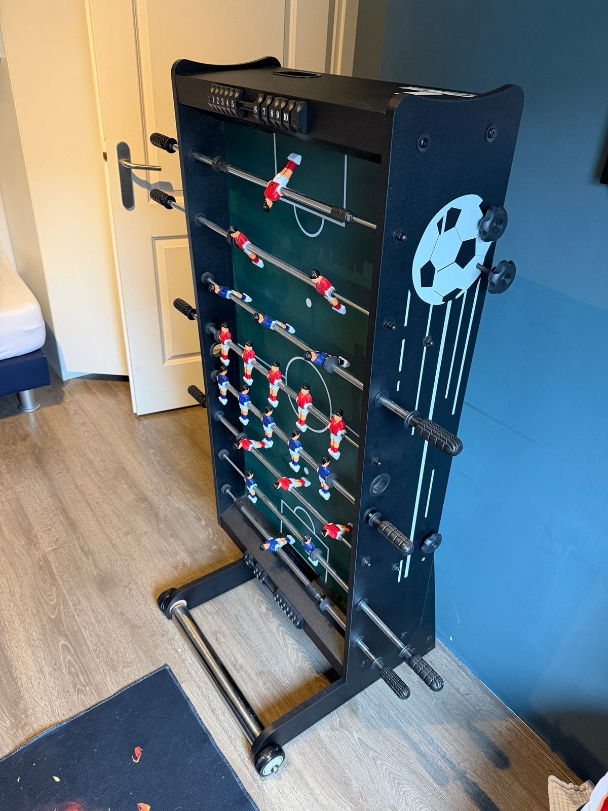 Foto 2 van Cougar Scorpion Kick TS opklapbare voetbaltafel + 2 ballen