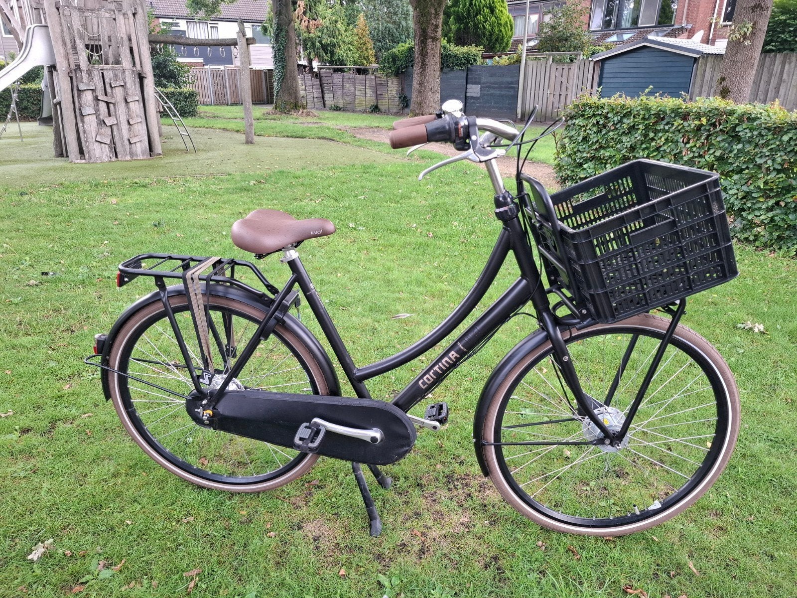 ZWARTE CORTINA U4 DAMESFIETS 57CM, 28INCH, HANDREMMEN, 7 VER, Versnellingen, 56 cm of meer, Zo goed als nieuw, Ophalen