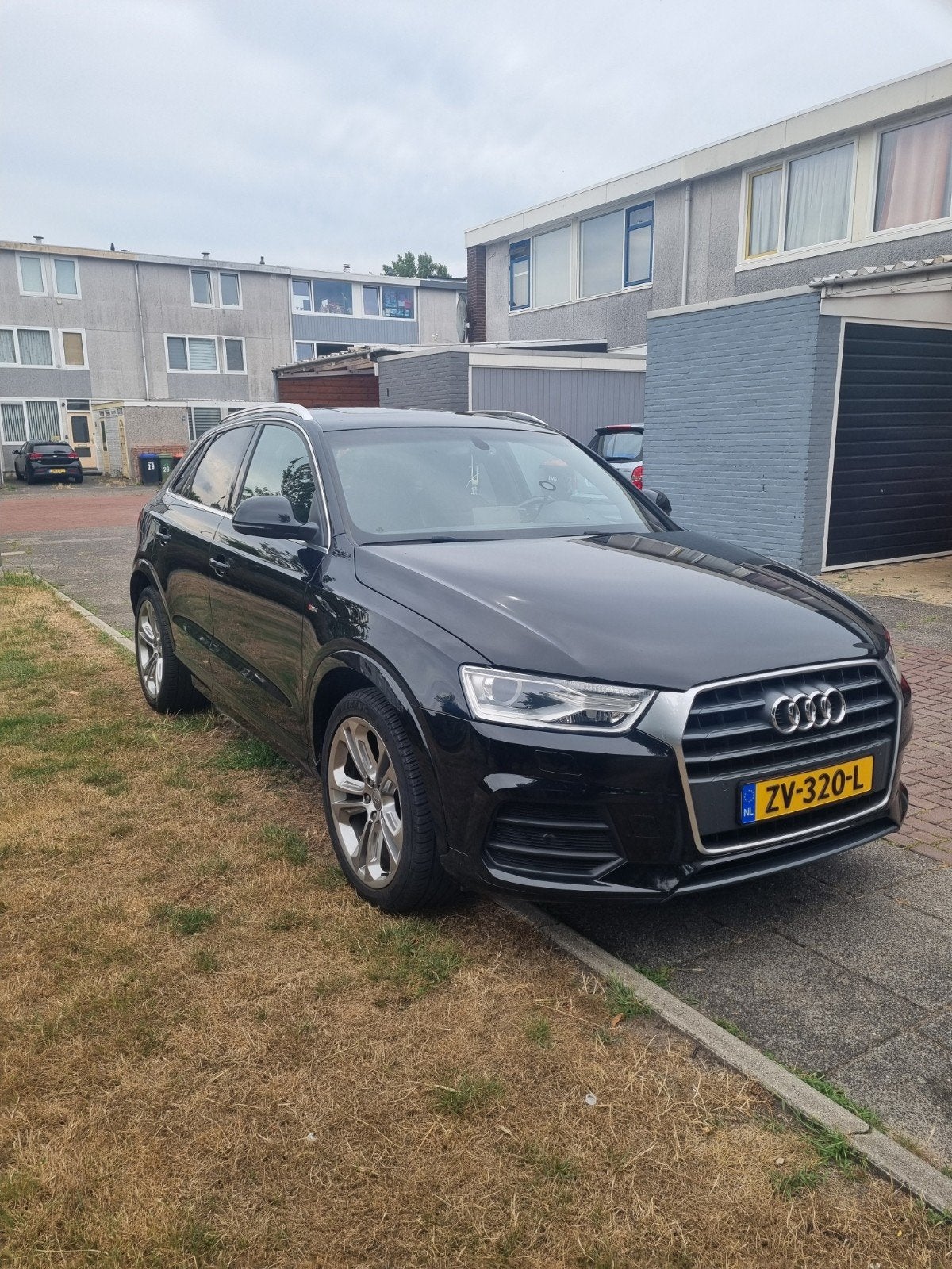 Audi Q3 1.4 Tfsi 110KW S-tronic 2015 Zwart nieuw apk, 1380 kg, 1800 kg, Zwart, 4 cilinders