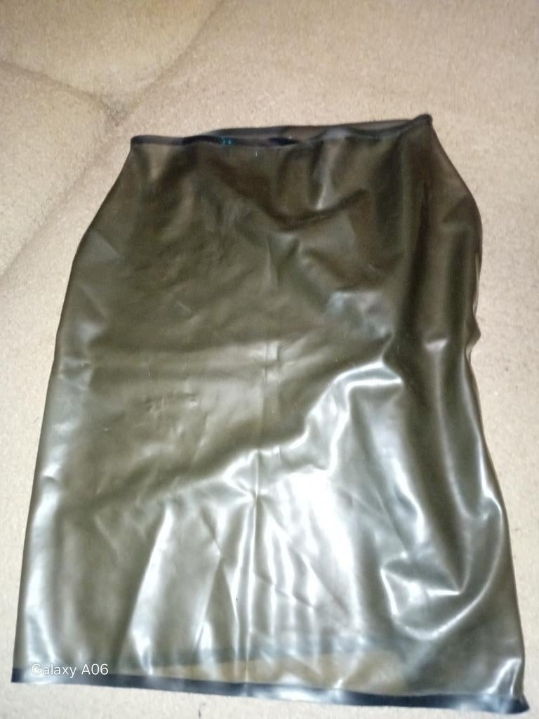 Mooie latex rok army groen, dikke kwaliteit, maat M, Kleding | Dames, Ophalen of Verzenden, Zo goed als nieuw, Maat 38/40 (M)