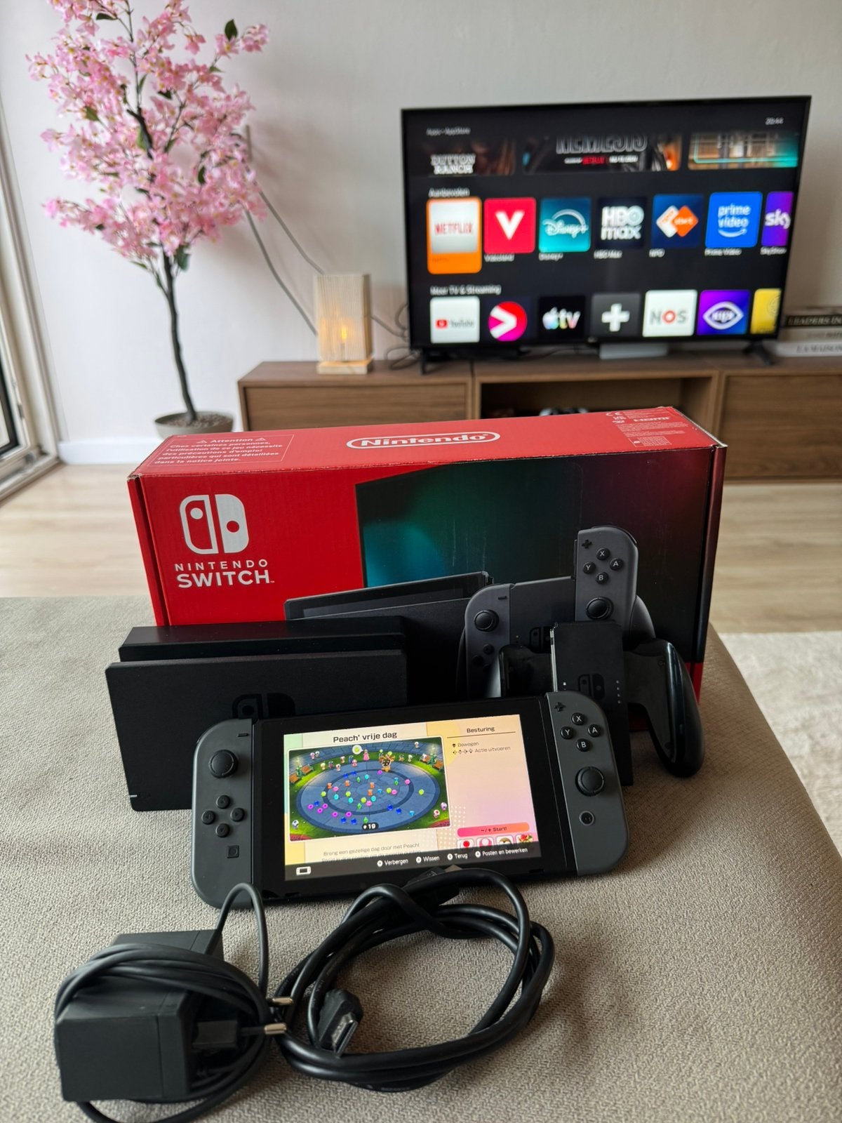 Switch V2, Ophalen of Verzenden, Zo goed als nieuw, Met 2 controllers, Switch 2019 Upgrade