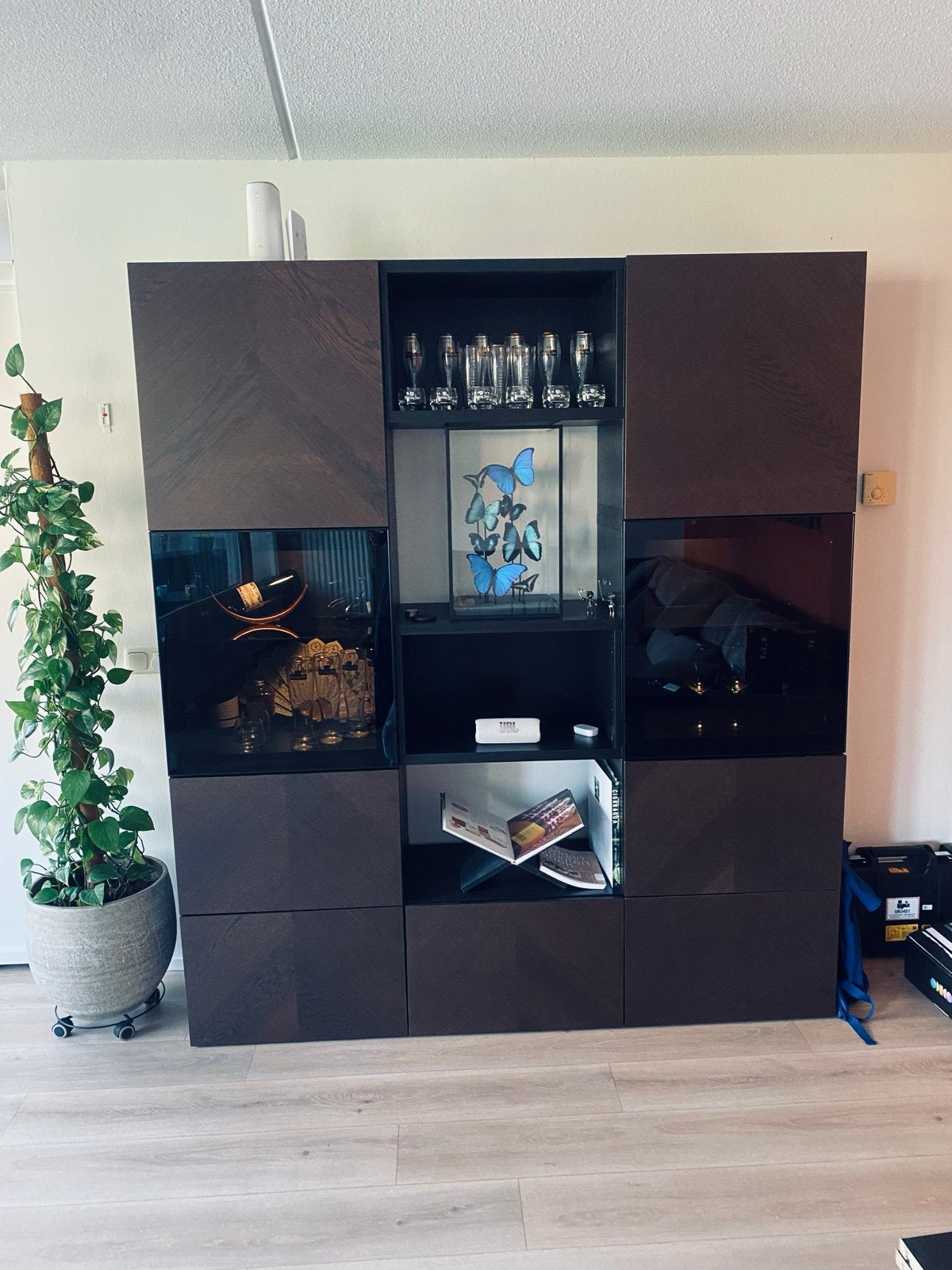 5 meubels Besta ikea bruine kast, bankstel, kast tv vriezer, Ophalen, Gebruikt