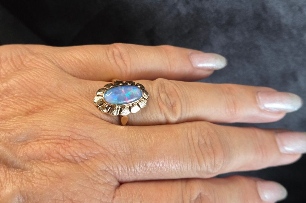 Gouden Vintage ring edelsteen australische opaal. 2026/580, Ophalen of Verzenden, Goud, Ring, Met edelsteen