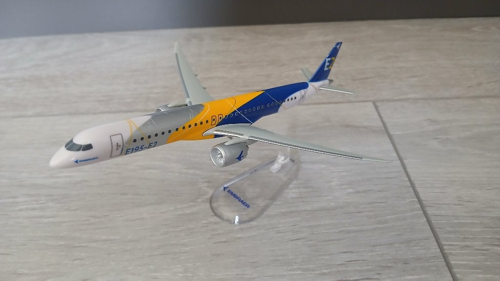 Embraer E195 E2 1:250 Lupa, Ophalen of Verzenden, Zo goed als nieuw, Schaalmodel