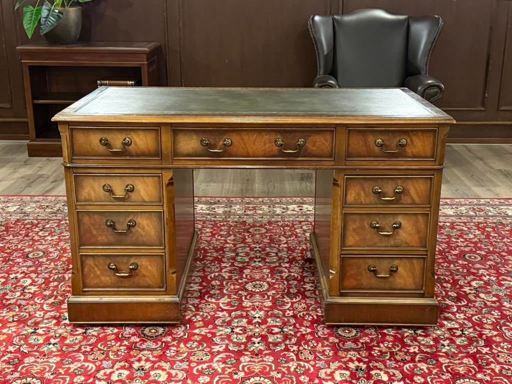 Klassiek Engels bureau #665, Bruin, Ophalen of Verzenden, Zo goed als nieuw, Overige merken