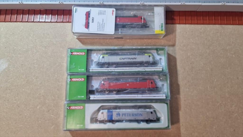 N-spoor locomotieven: Arnold en Trix, Hobby en Vrije tijd, Modeltreinen | N-Spoor, Arnold, Nieuw, Ophalen of Verzenden, Gelijkstroom
