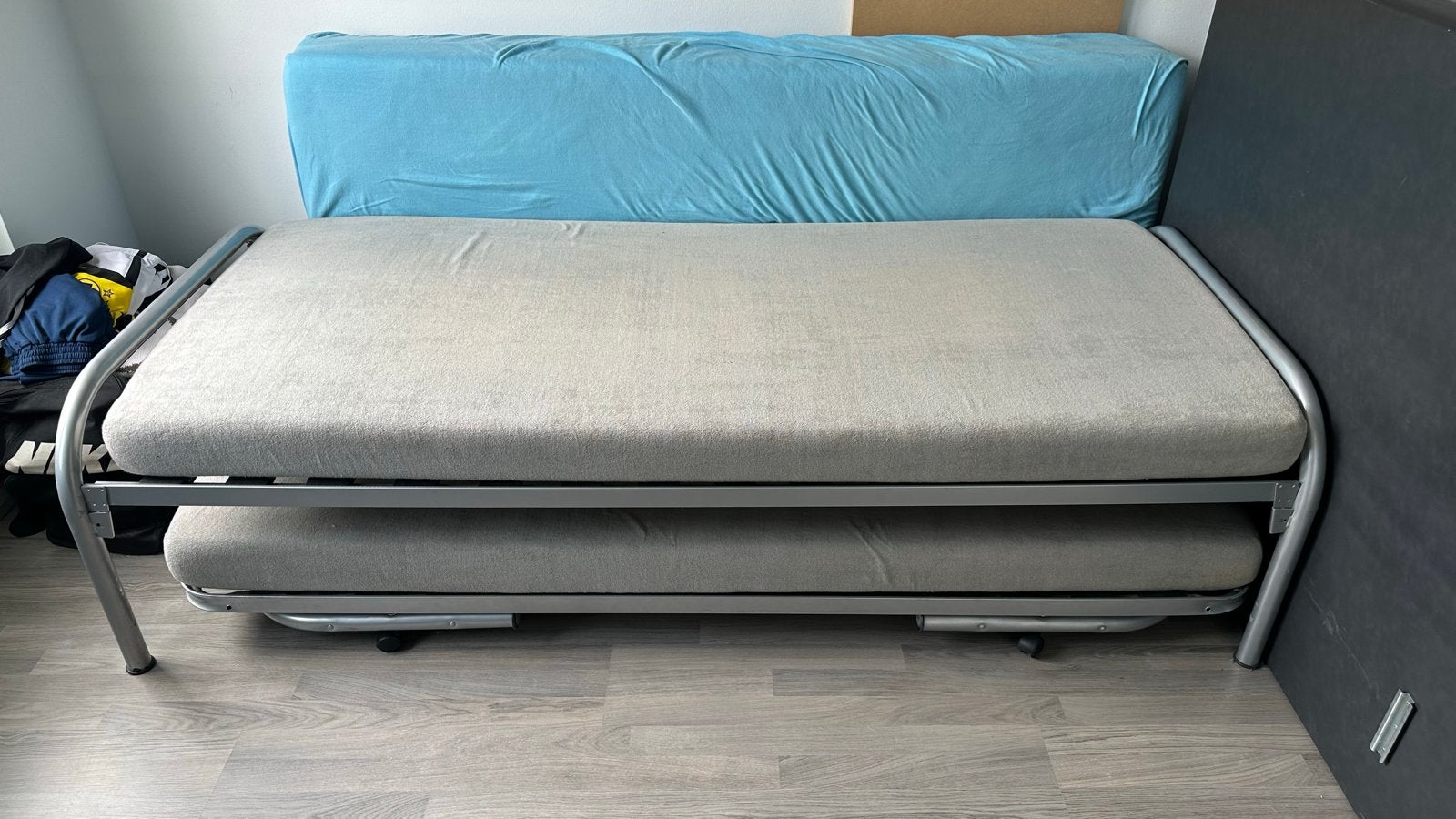 Uitschuifbaar bed / logeerbed met 2 matrassen, Ophalen, Gebruikt, Tweepersoons, 80 cm