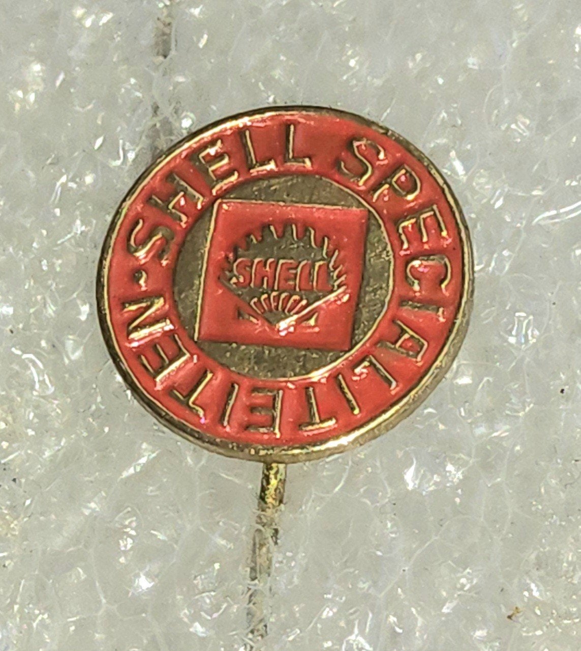 Vintage Shell Specialiteiten Speldje, Verzamelen, Speldjes, Pins en Buttons, Ophalen of Verzenden, Gebruikt, Merk, Speldje of Pin