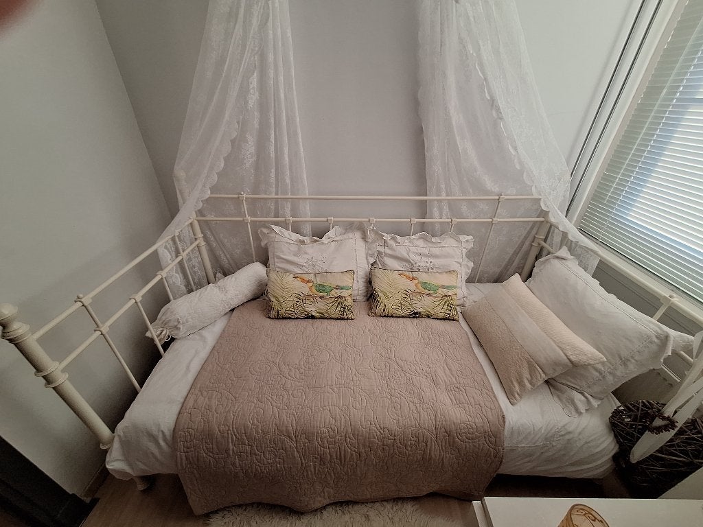 Eénpersoons spijlenbed incl matras en kussens, Huis en Inrichting, Slaapkamer | Bedden, Ophalen, Gebruikt, Eenpersoons, Overige maten