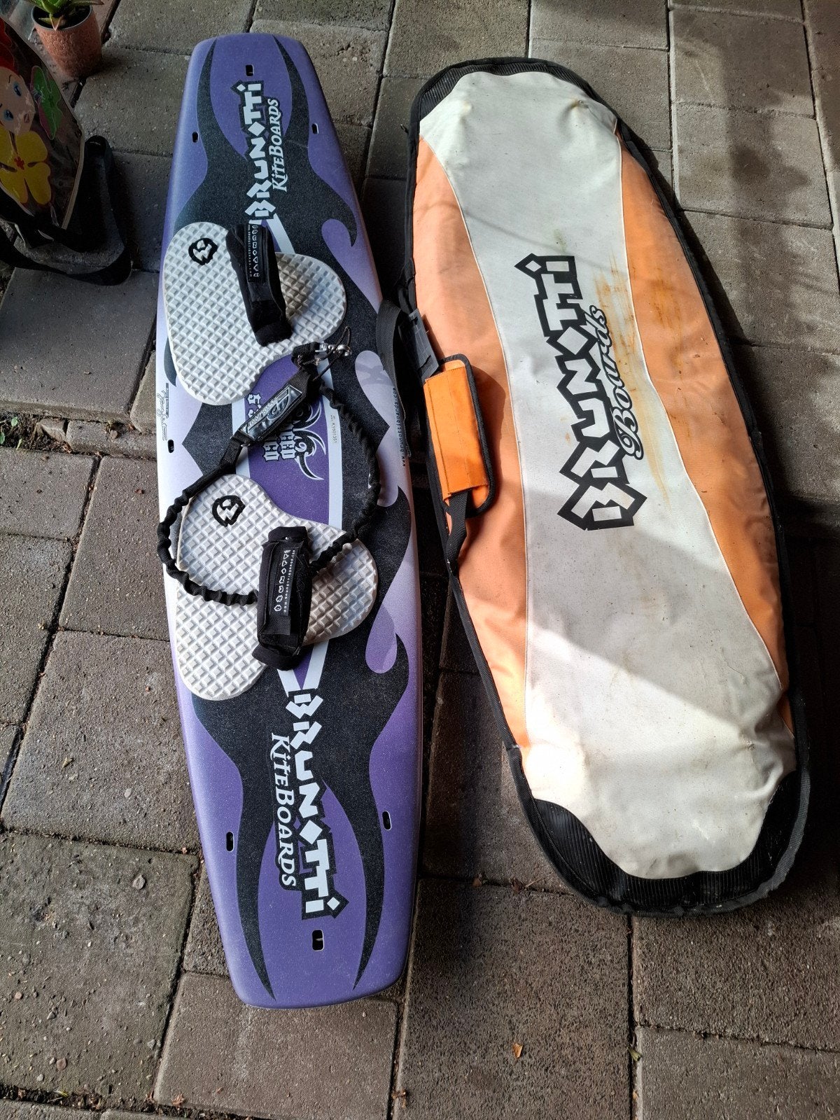 Brunotti Kiteboard met tas - Zo goed als nieuw, Watersport en Boten, Kitesurfen, Twintip, Ophalen of Verzenden, Zo goed als nieuw