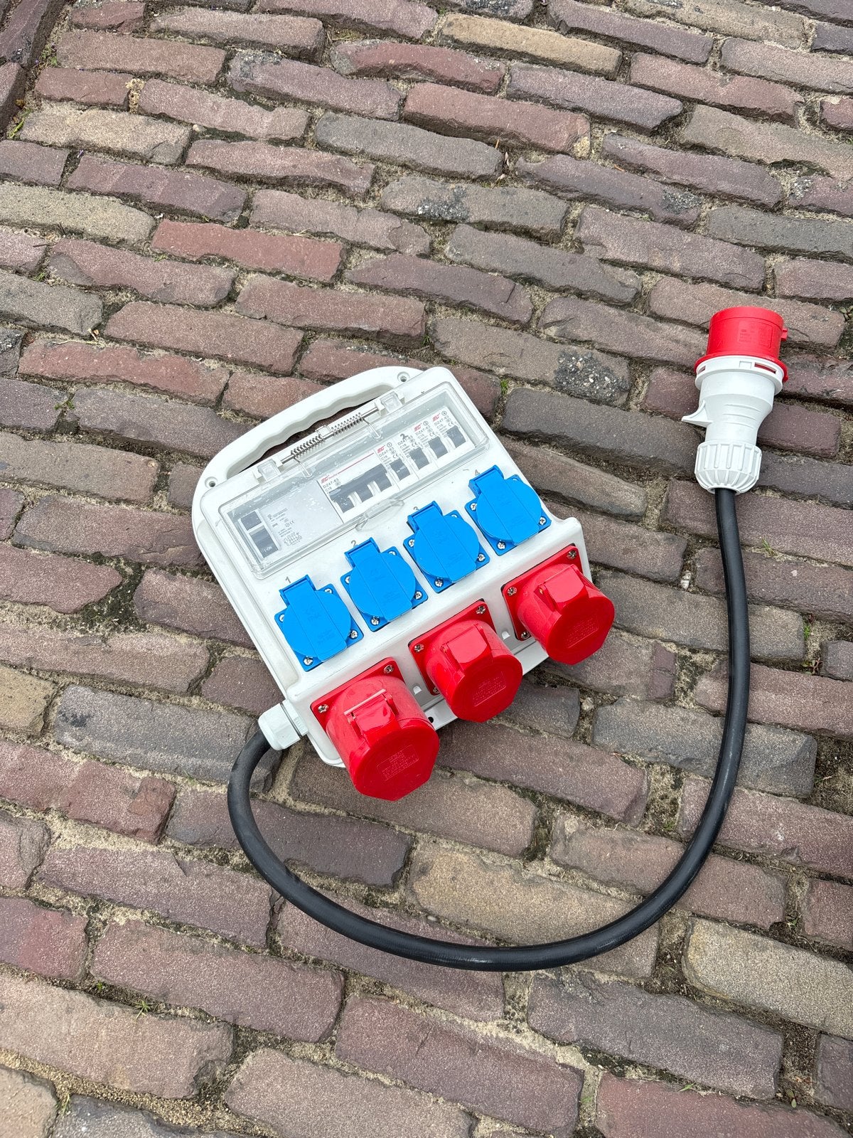 Stroomverdeler HBM met Schuko en CE IP44 16A/250 2P+E Socket, Ophalen of Verzenden, Zo goed als nieuw, Overige typen