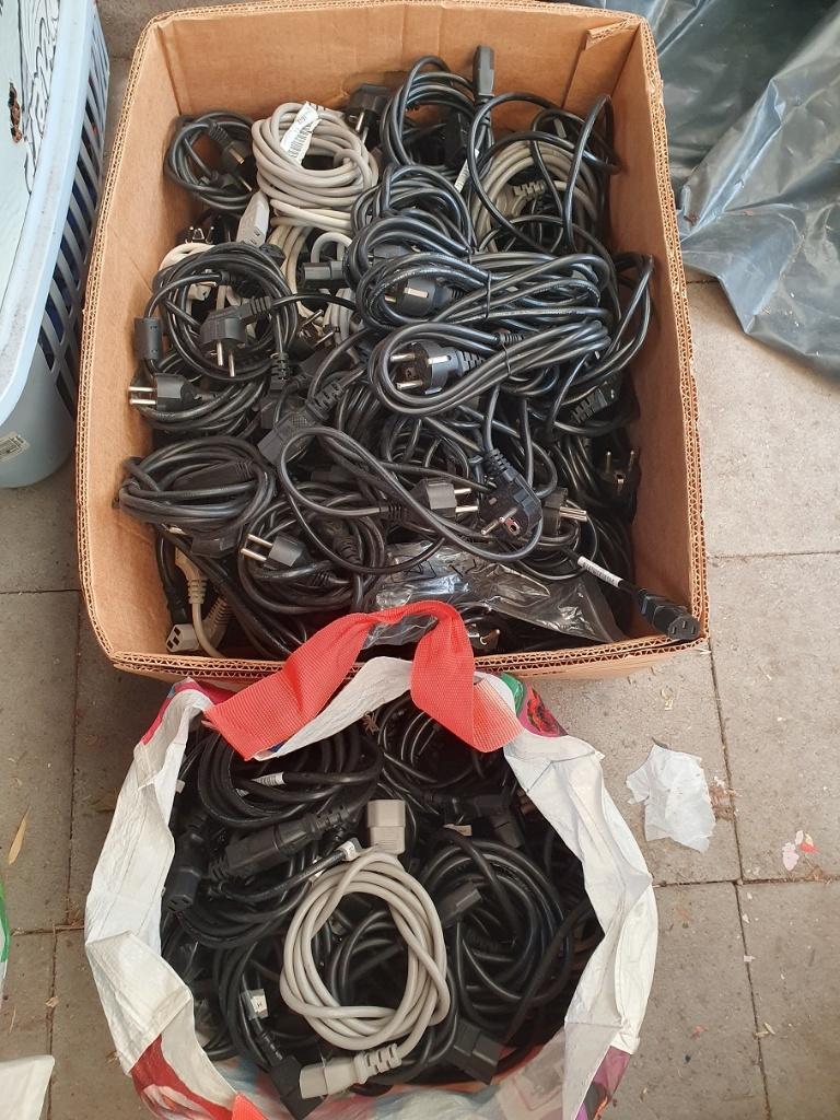 Grote partij computer en audiokabels te koop 2100 stuks, Ophalen of Verzenden, Zo goed als nieuw