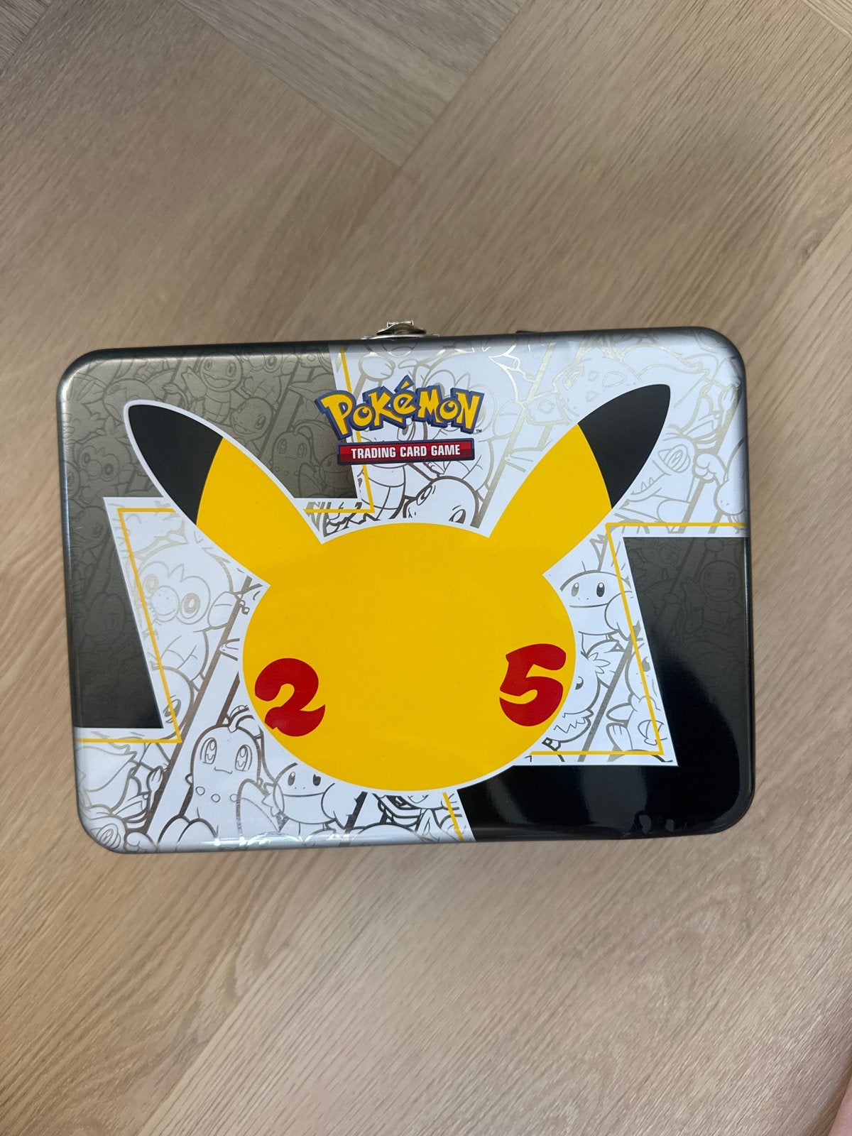 Pokémon 25th Anniversary Pikachu Verzamelblik Lunchbox leeg, Ophalen of Verzenden, Zo goed als nieuw, Overige typen