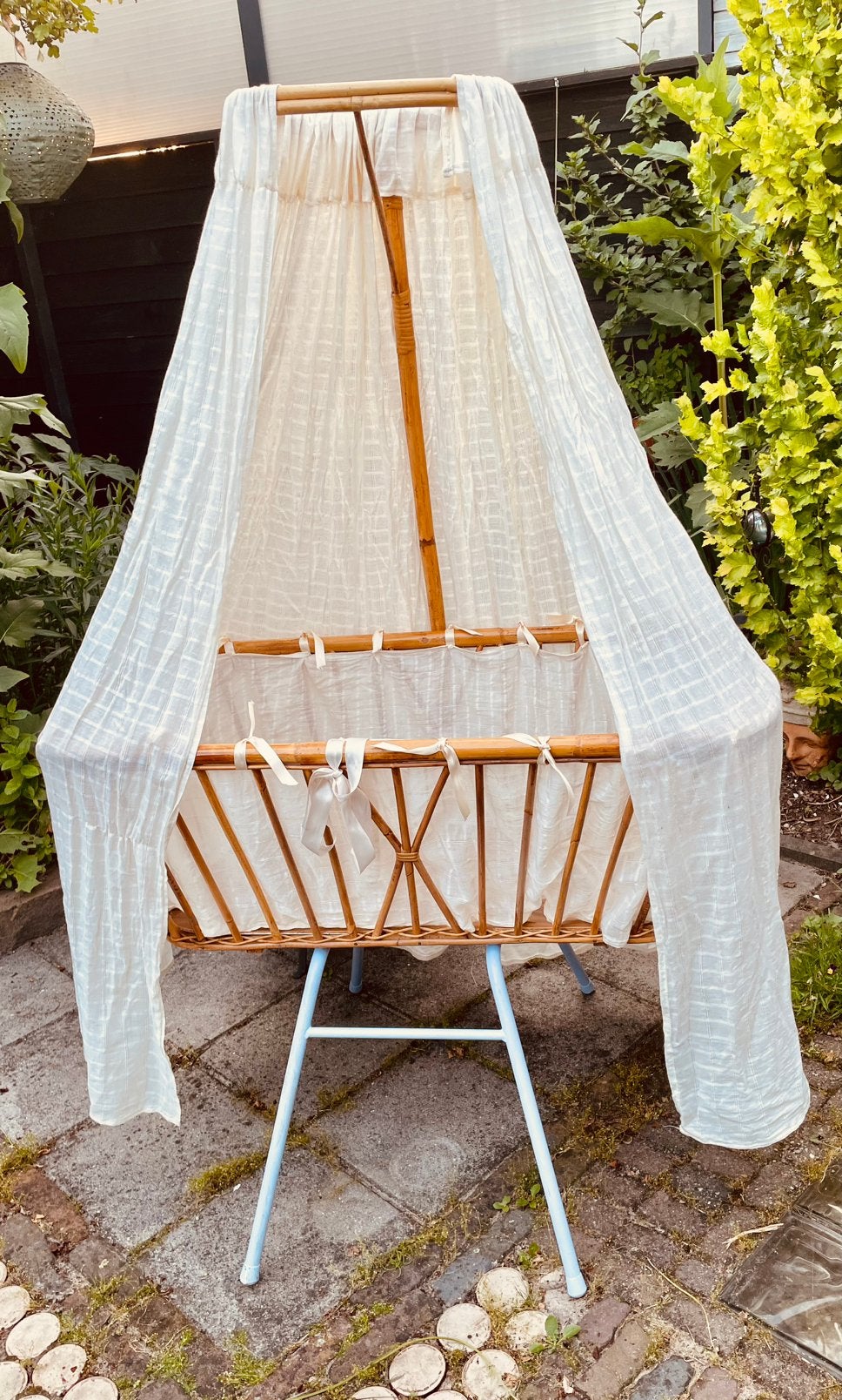 Vintage rotan wieg met hemeltje, Kinderen en Baby's, Babywiegjes en Ledikanten, Ophalen, Gebruikt, Wieg