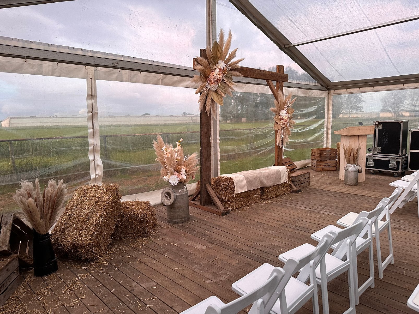 Complete bruiloft decoratie (trouwboog, bloemen etc.), Ophalen, Zo goed als nieuw, Versiering, Geboorte of Huwelijk