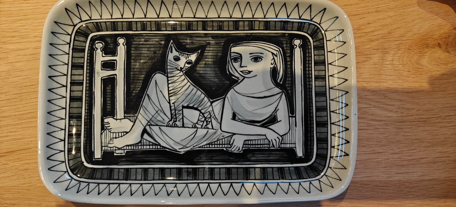 Delfts Blauw schaal met vrouw en kat, gesigneerd, Ophalen of Verzenden