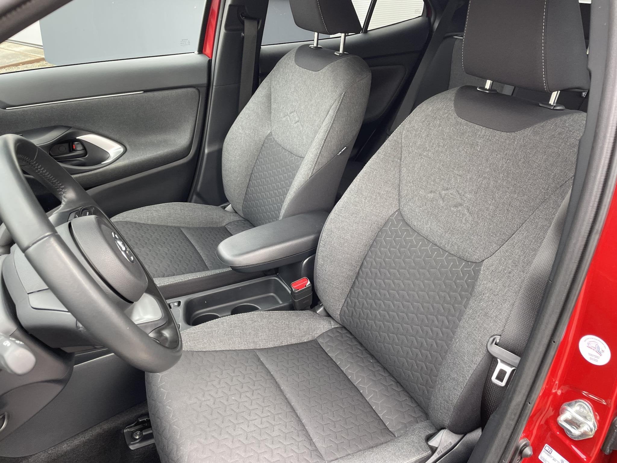 Toyota Yaris Cross 1.5 Hybrid Dynamic incl Comfort Pack | Pa, Stof, Gebruikt, 116 pk, 1490 cc